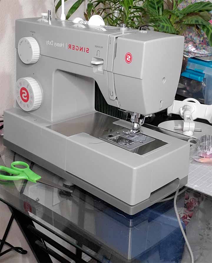 SINGER  Heavy Duty 4452 Sewing Machine